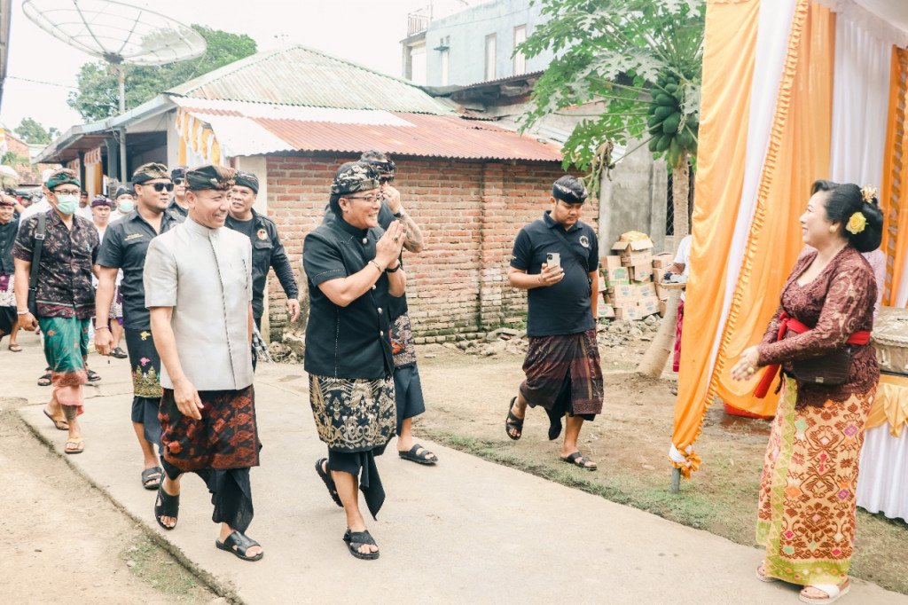 Bupati Giri Prasta Doakan Upacara Berjalan Lancar